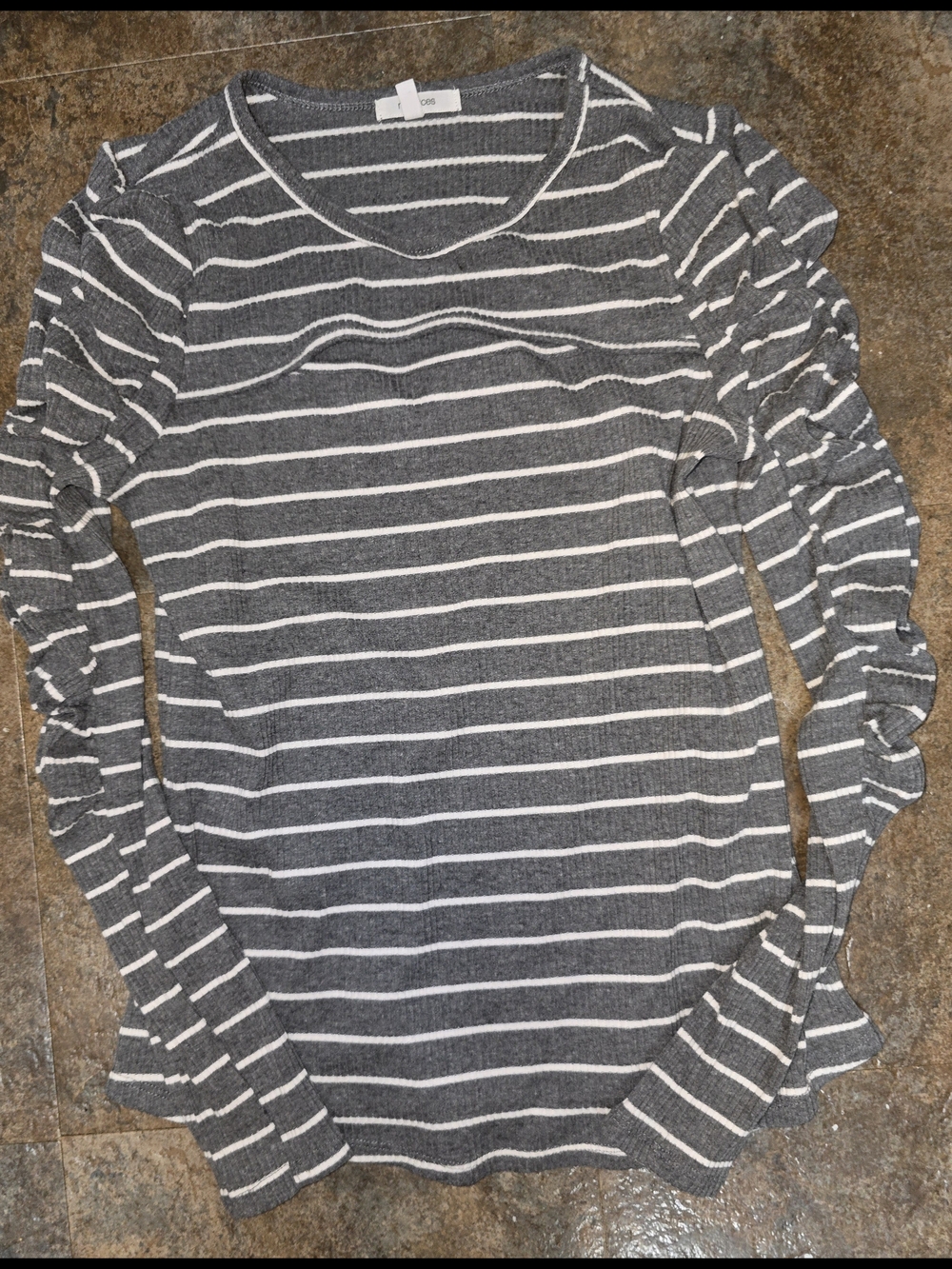 Maurices Ladies Size Small Open Chest Striped  Scrunchy Long Sleeve Top Gray
